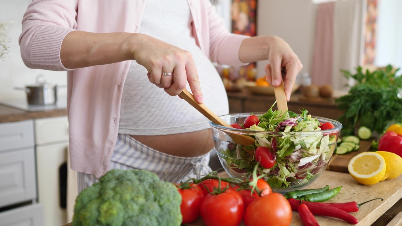 Dieta w ciąży – jak odżywiać się w trakcie ciąży?